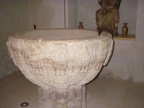 Pila Bautismal románica. Redecilla del Camino.