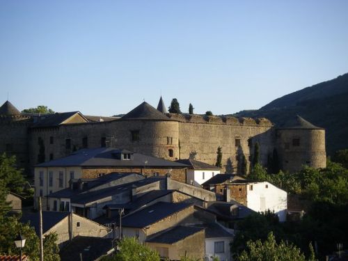 Castillo de Villafranca del Bierzo (también conocido como Castilo de los Marqueses de Villafranca).