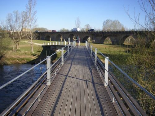 Mansilla de las Mulas a León