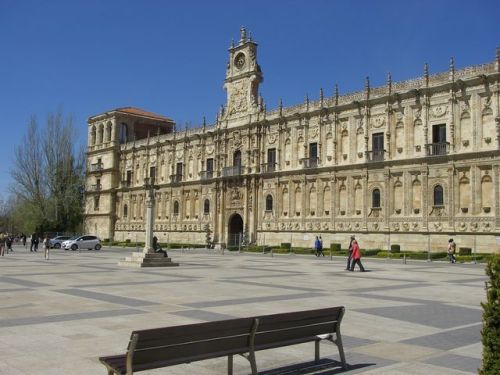 Mansilla de las Mulas a León