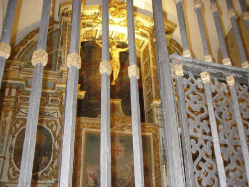 León. Capilla lateral en una calle