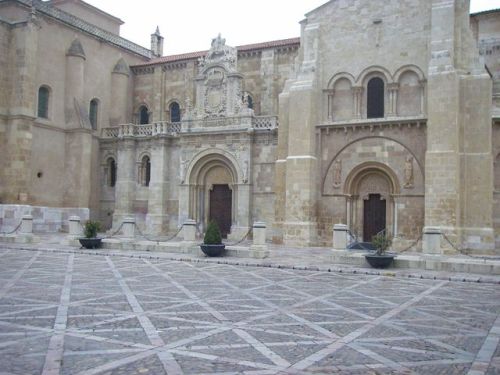 Basílica San Isidro de Sevilla. León